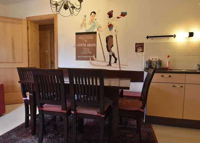 In A Quiet, Authentic Mountain Village With A View Of The Surrounding Hills Apartamento
